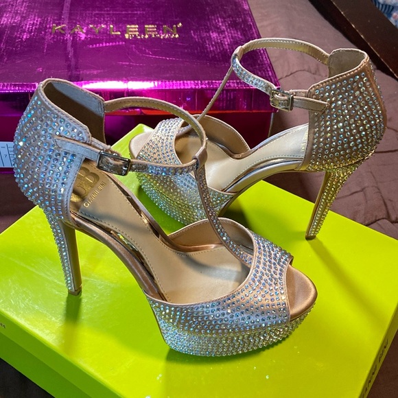 Platform Peep-Toe Sparkly Heels.  Gianni Bini Brand. EUC - Picture 13 of 16